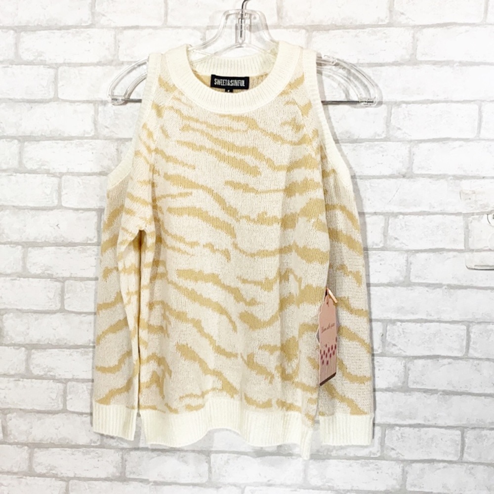 Sweet & sinful cold shoulder sweatshirt size Small